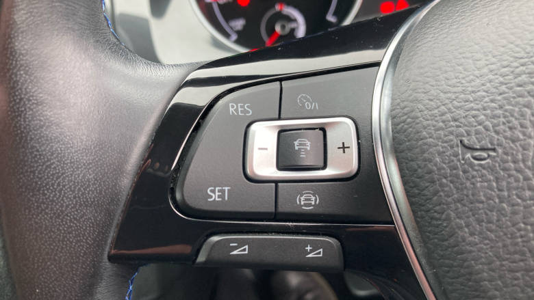 Volkswagen Golf 99kW e-Golf 35kWh 5dr Auto Electric Hatchback